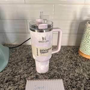 40oz Stanley cup BNWT. Flawless condition.